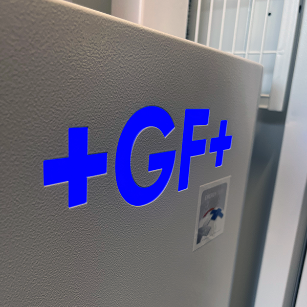 Logo auf Maschine für Senkerodieren von GF